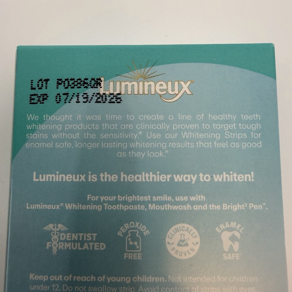 2 PACK Lumineux Teeth Whitening Kit 8 Piece Strips Mouthwash Toothpaste NEW - Picture 6 of 6